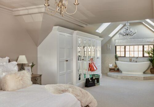 Made-to-measure wardrobe with a bathtub and a large bed