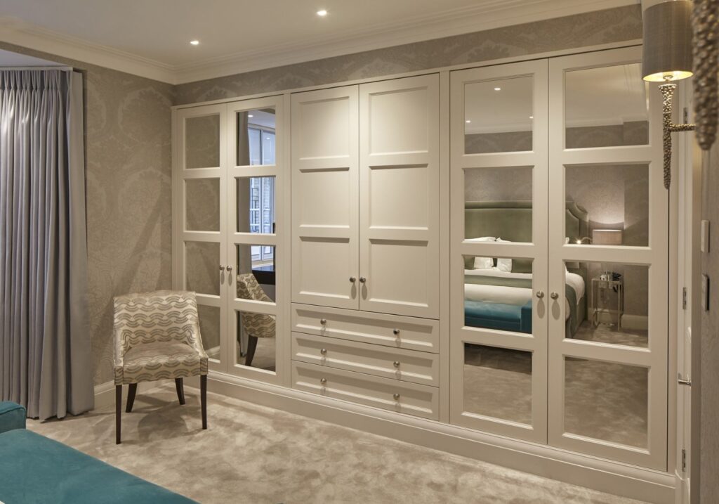bespoke-wardrobes-windsor-002 Bespoke built-in Windsor wardrobes with a large closet with mirrored doors