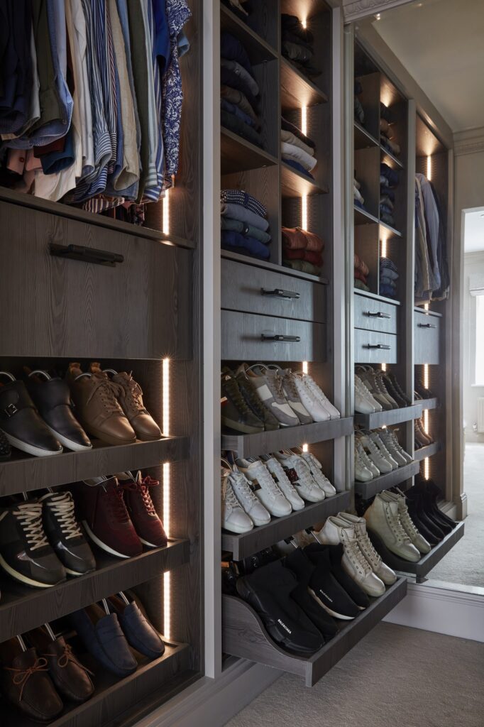 Walk-in wardrobe ideas: Pull-Out Storage Units