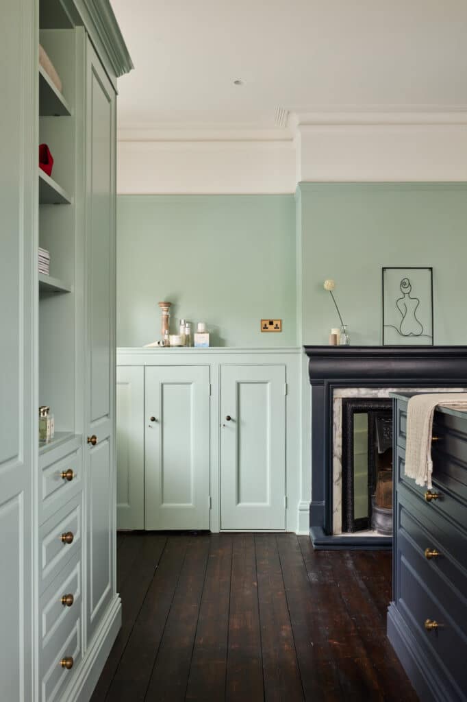 Tunbridge Wells - Emma 25 Jubilee fitted wardrobes with island in light green