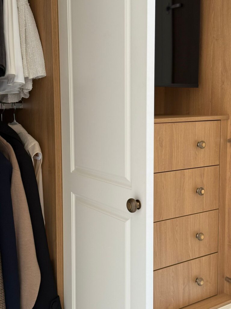 Lorna-11 Tilford Jubilee fitted wardrobe